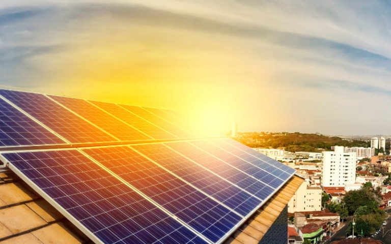 Como A Terceirização Financeira Ajuda A Reduzir Custos De Produção Em Empresas De Energia Solar - Grupo Readapt
